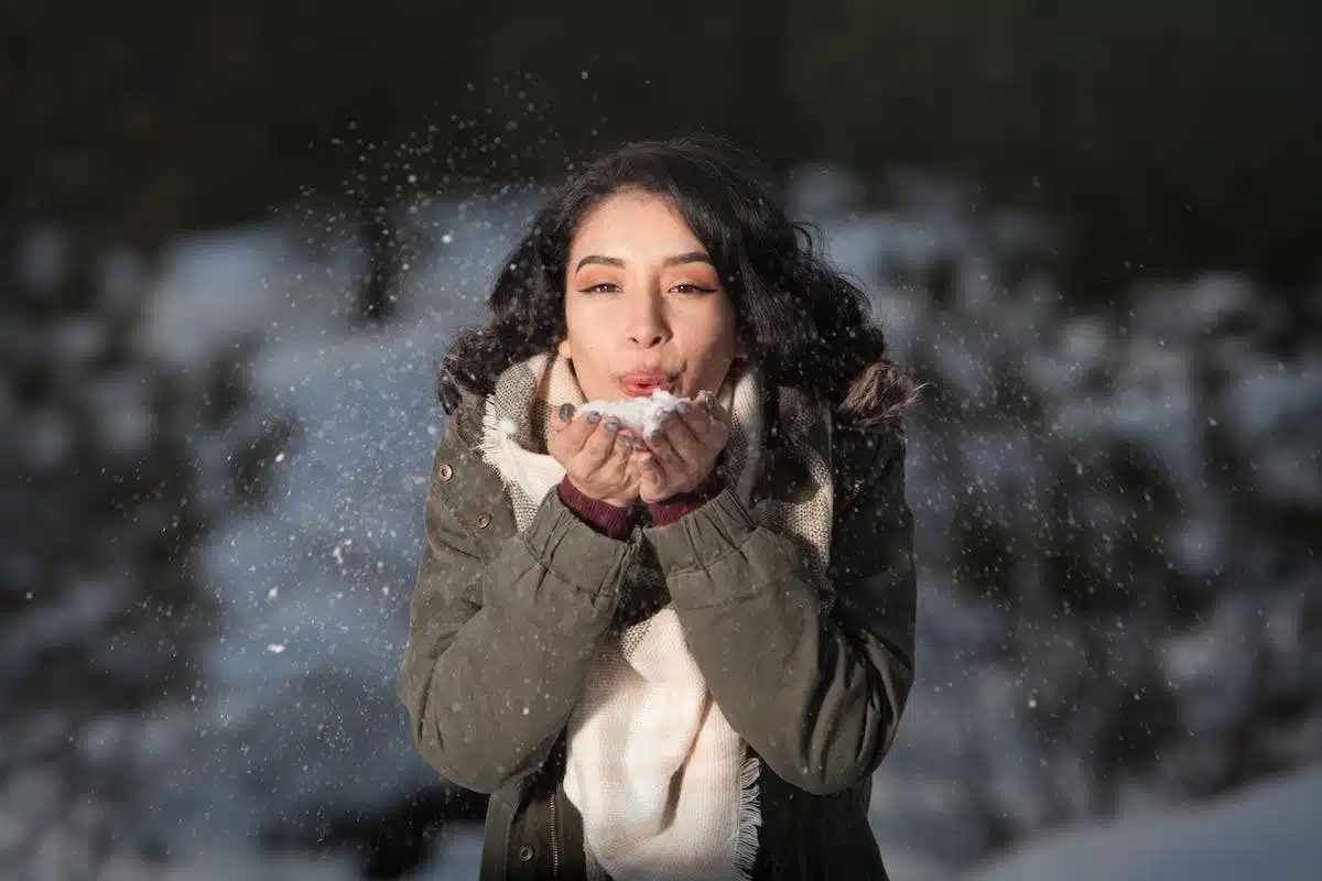 Les astuces simples pour maintenir des cheveux en bonne santé tout l’hiver