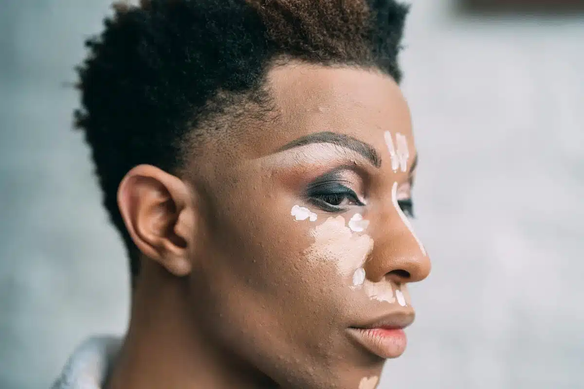 Nouvelles Tendances Maquillage : Les Incontournables de la Saison à Adopter