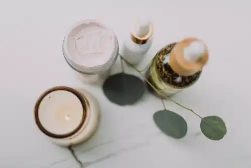 Le secret d’une peau éclatante révélé : astuces indispensables