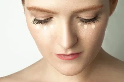 Comment se passe une épilation des sourcils en institut ?