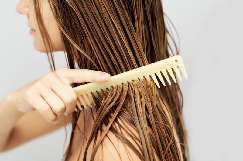 Quels sont les bons réflexes pour prendre soin de ses cheveux ?