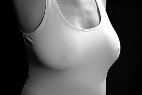 Comment avoir une belle poitrine naturellement?